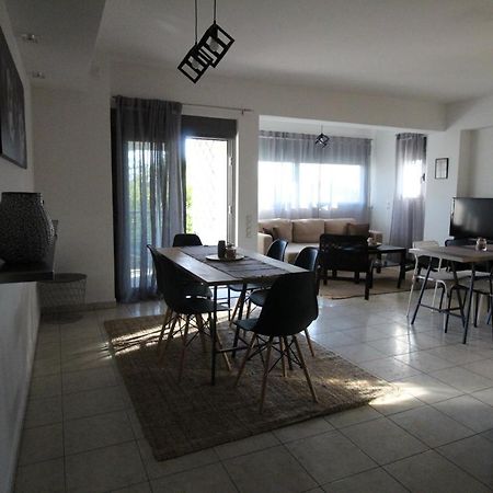 אתונה Lovely 2-Bedroom Apartment מראה חיצוני תמונה